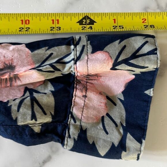 Guess Slim Fit Floral Button Down Tagged M Fits Small - Picture 9 of 9